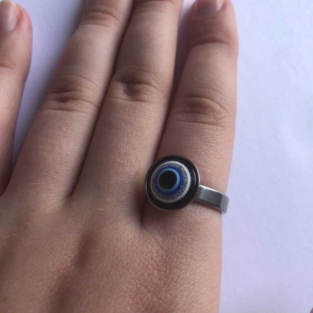 Eye Of The Beholder ring NWOT One Size Classic Cute Chic Trendy